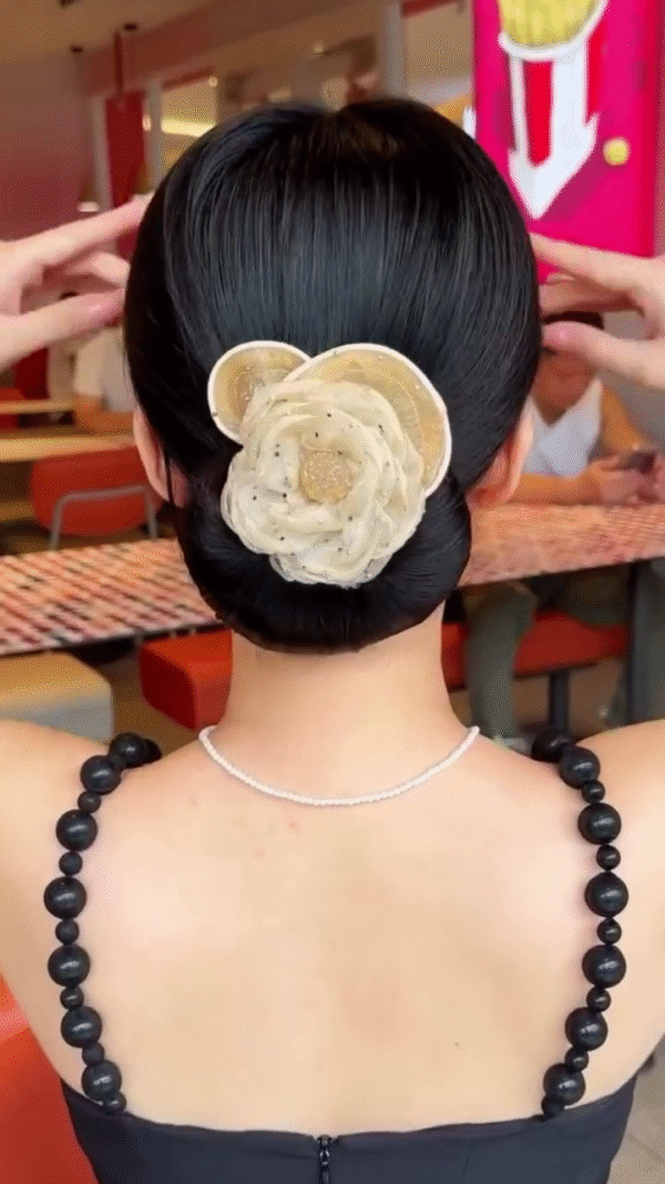 Citrus Chic Hair Clip – Lemon Slice & Floral Bun Accessory - Image 2