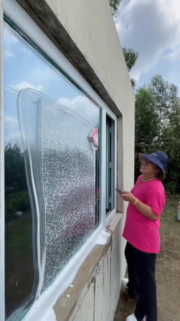 🧼 Smart Window Cleaning Robot with Remote Control - Image 2