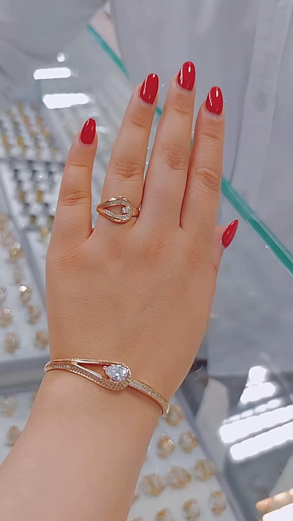 Elegant Teardrop Stone Bracelet - Image 5