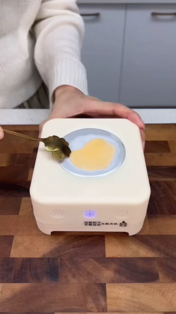 2-in-1 Desktop Beverage Warmer & Cooler ? Instant Temperature Control for Your Favorite Drinks - Image 2