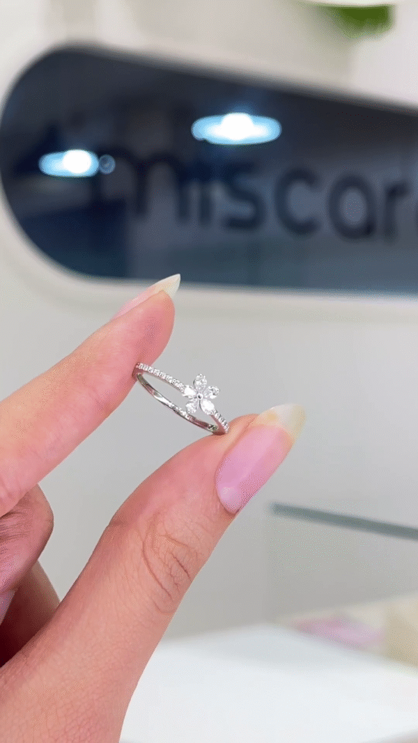 Delicate Floral Cluster Diamond Ring